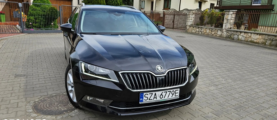 Skoda Superb cena 74904 przebieg: 211353, rok produkcji 2017 z Zawiercie małe 379